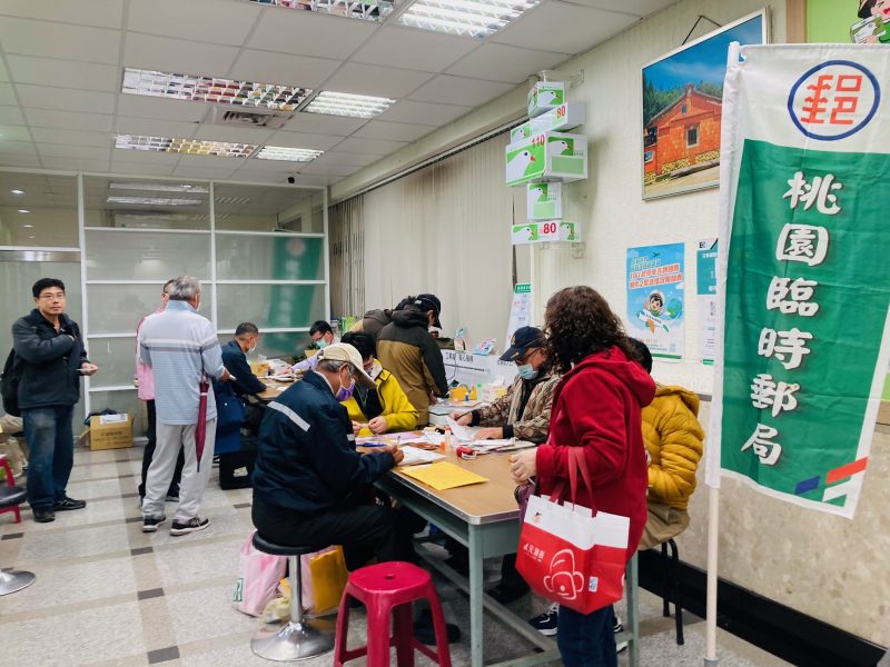 龍年新年郵票發行首日 龍潭郵局設置臨時郵局
