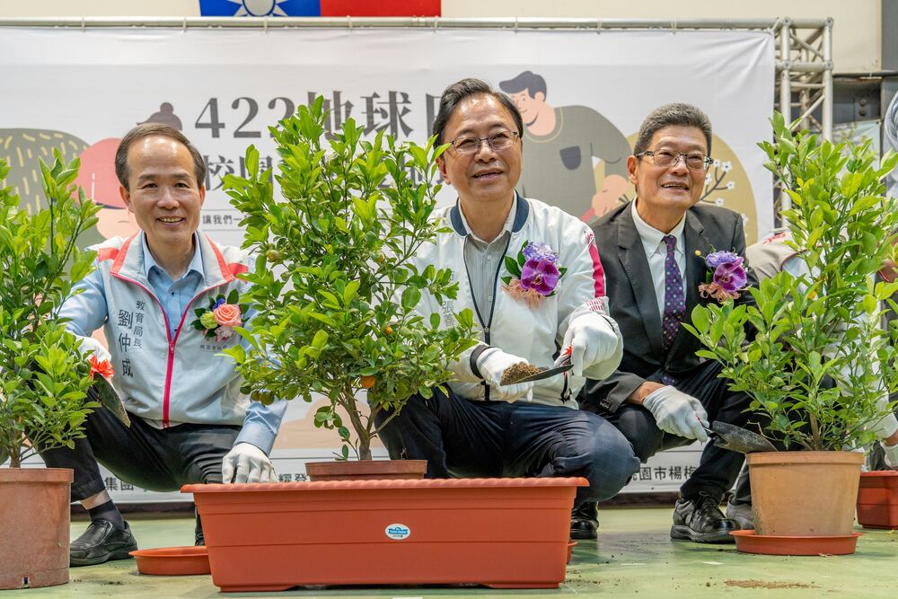 地球日愛地球 耀登集團贈校園樹苗