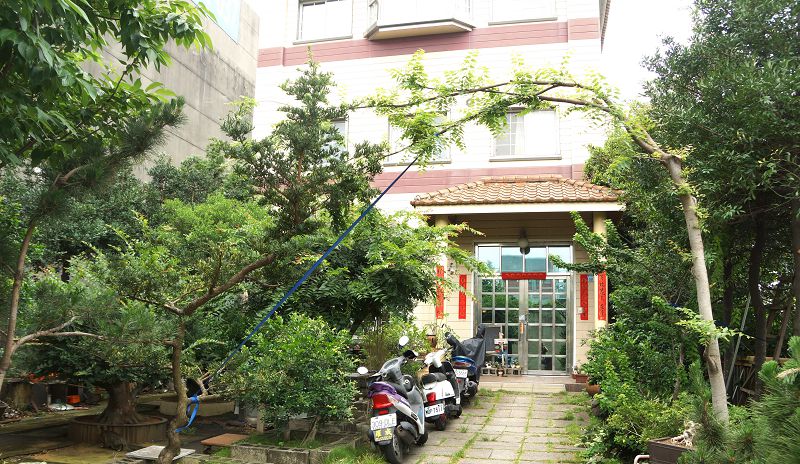 劉育妏、劉士鳳 庭院深深中以藝文生活化美學經營「迪兒咖啡館」