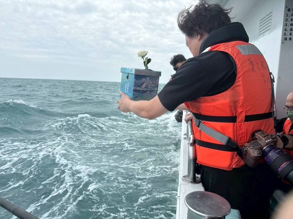 桃園聯合海葬 32先人回歸大海