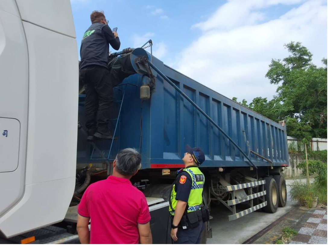 砂石車載運不明土石方 桃園環局扣車