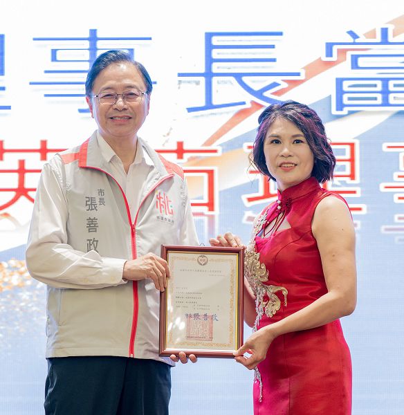 桃市地政士公會理事長交接 張善政期勉共同推動城市發展