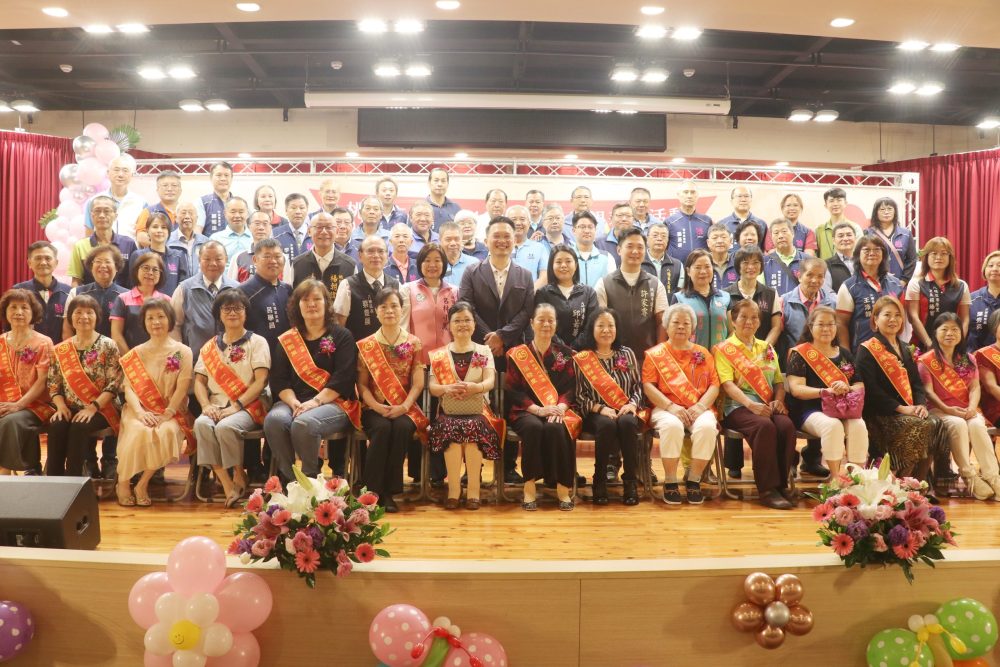 桃園八德區公所表揚53位模範母親場面溫馨感人