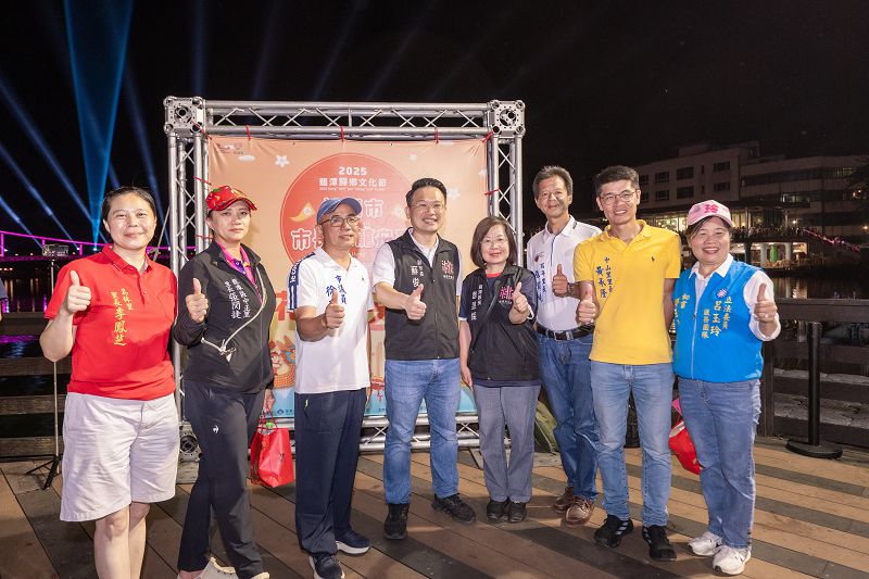 龍潭歸鄉文化節花火之夜 龍潭大池映照花火絢爛 帶來雙重視覺饗宴
