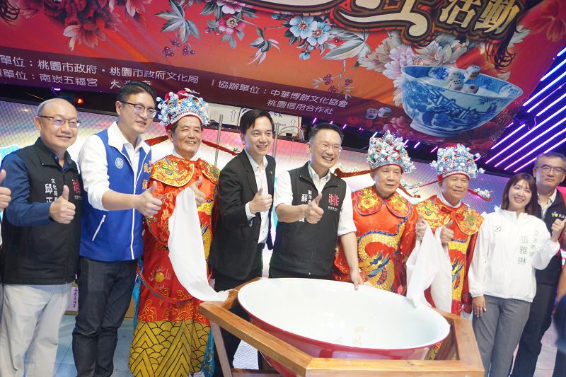 南崁五福宮第十四屆中秋博餅狀元王 千餘人同樂