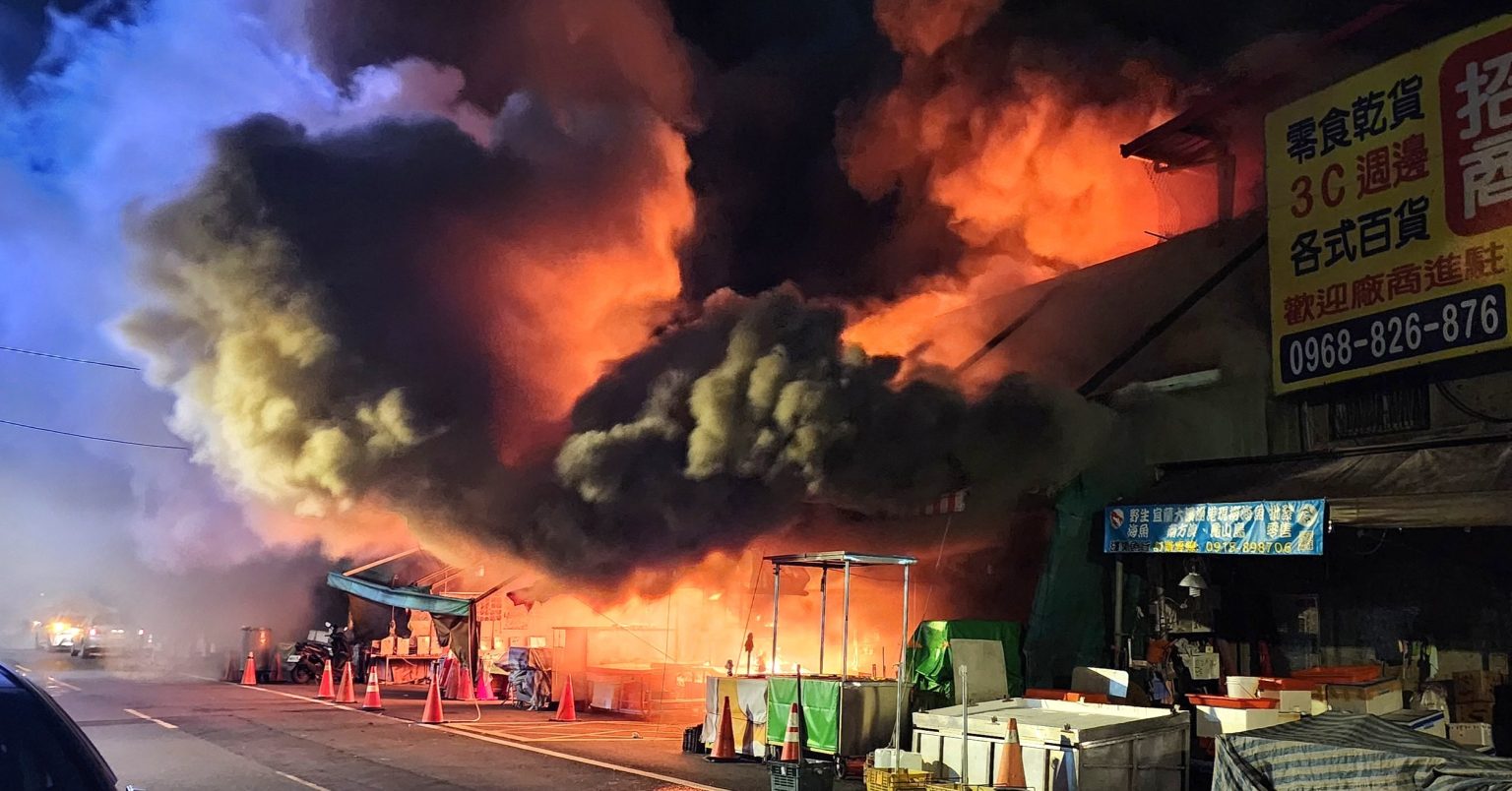 南門市場大火 張善政視察拍板四措施助攤商