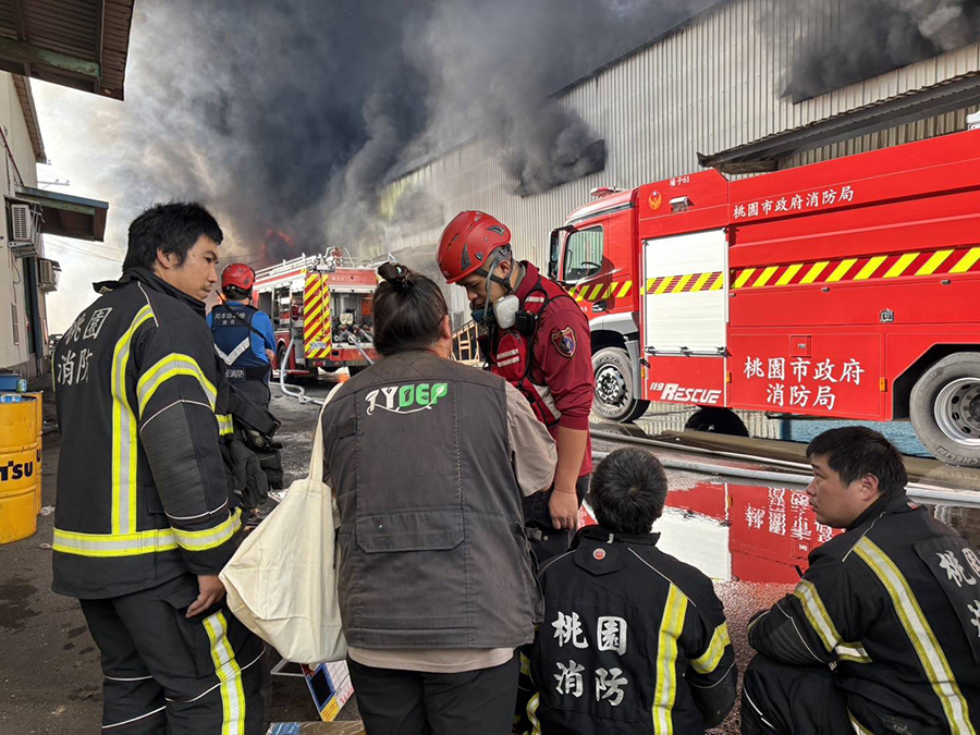 蘆竹地下工廠大火竄濃煙環保局啟動緊急應變