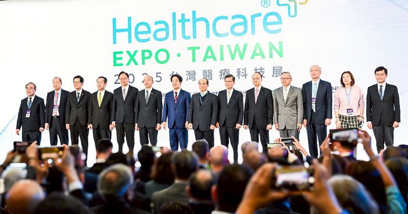第九屆台灣醫療科技展登場 張善政期許將新科技導入市政醫療體系
