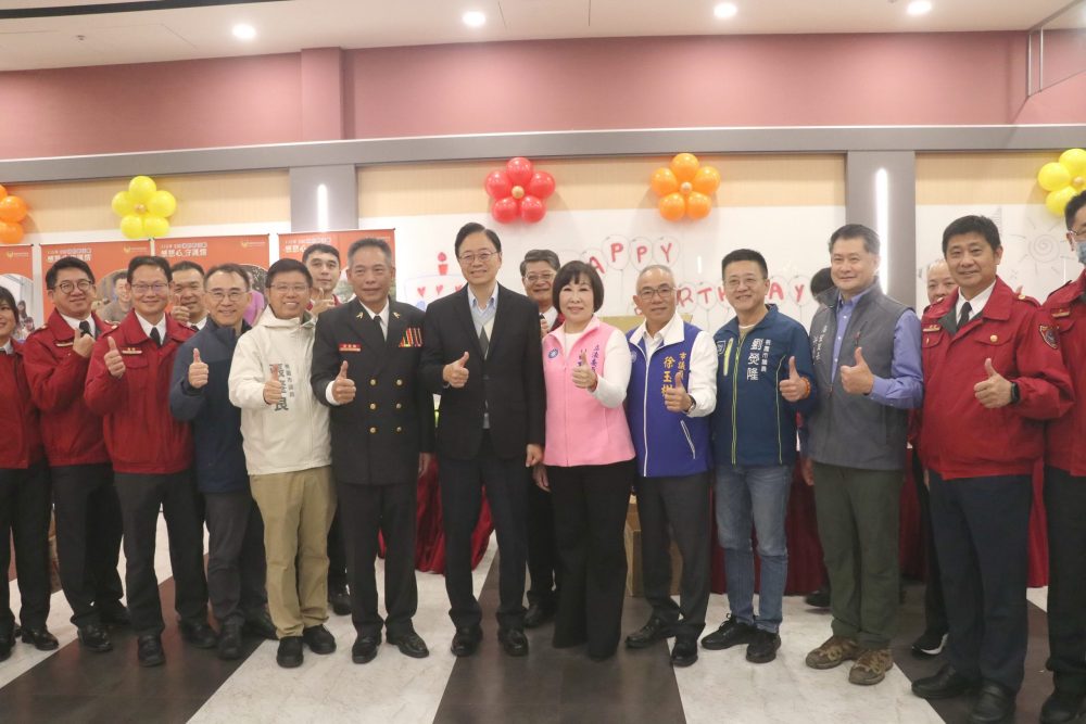 張善政表揚40位消防績優人員暨授旗成立企業義消