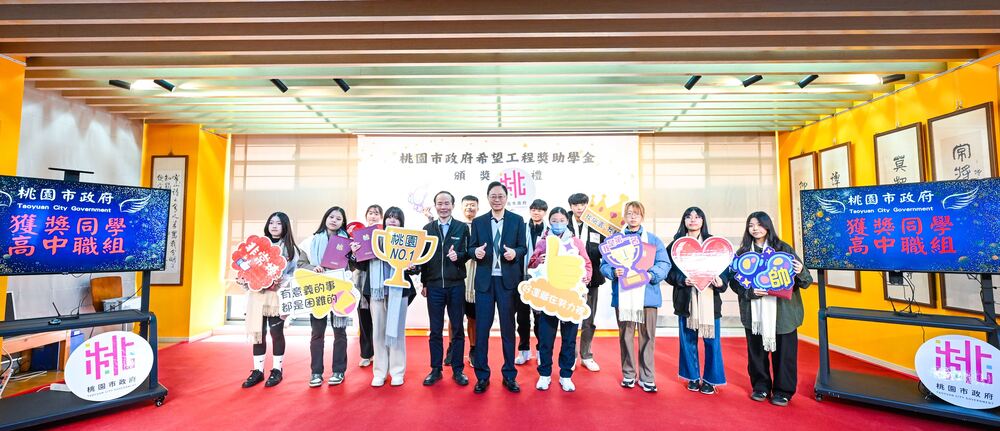 希望工程獎助學金頒獎 21人獲獎