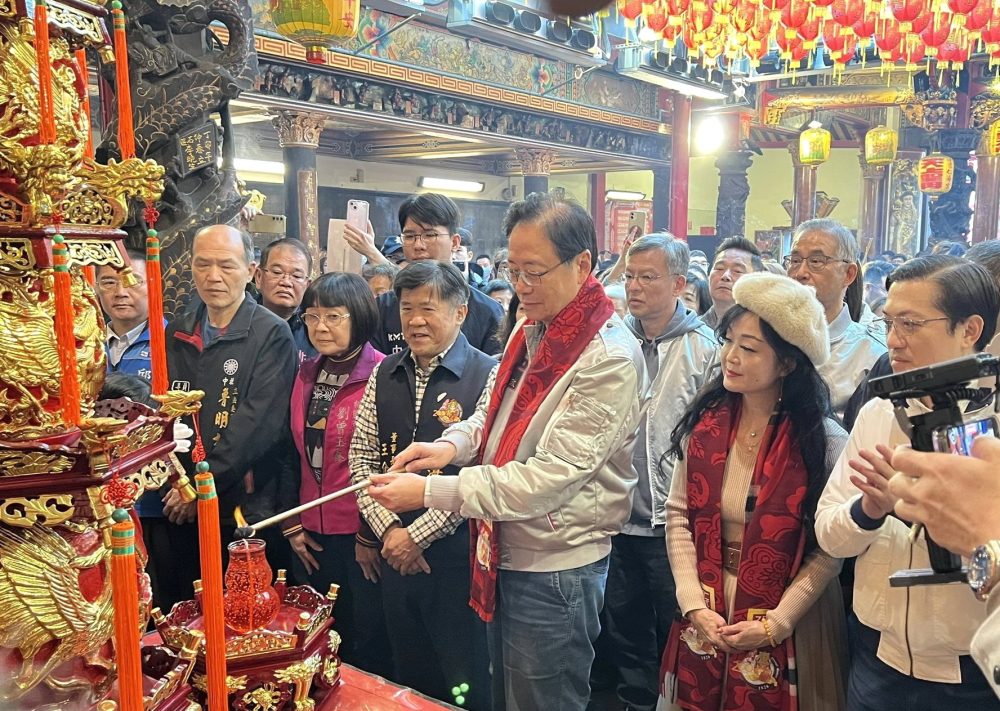 市長張善政初一赴中壢仁海宮祈願市運昌隆點亮平安總斗首