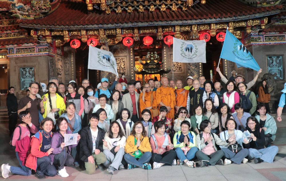 「為世界和平而走」四位僧侶抵桃園景福宮參香祈福