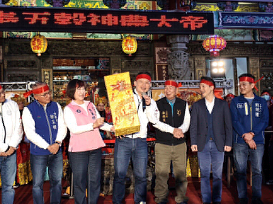 蘇俊賓手繪花燈助攻龍潭燈會