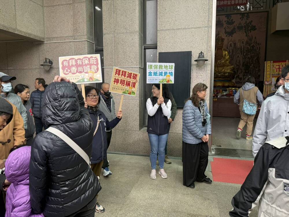 清明掃墓分流 專車免費接駁