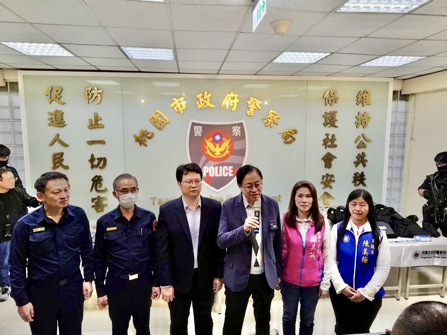 雷霆掃蕩幫派軍火庫！桃檢與中壢警攜手查獲10枝長短槍械及防彈裝備 強力壓制幫派犯罪氣焰