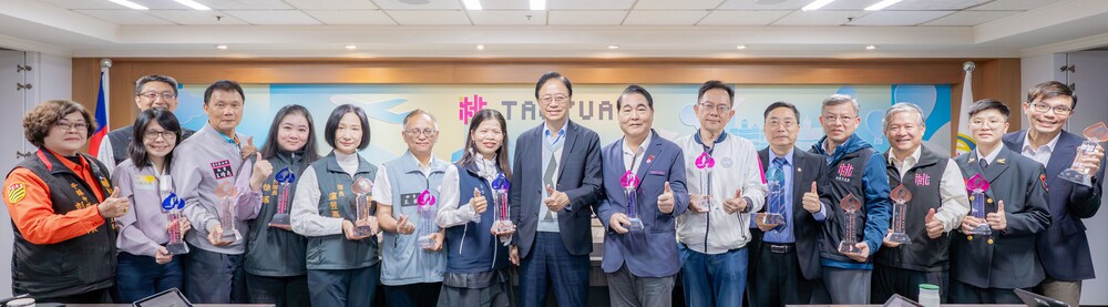 張善政頒發金桃獎 表揚性平績優機關