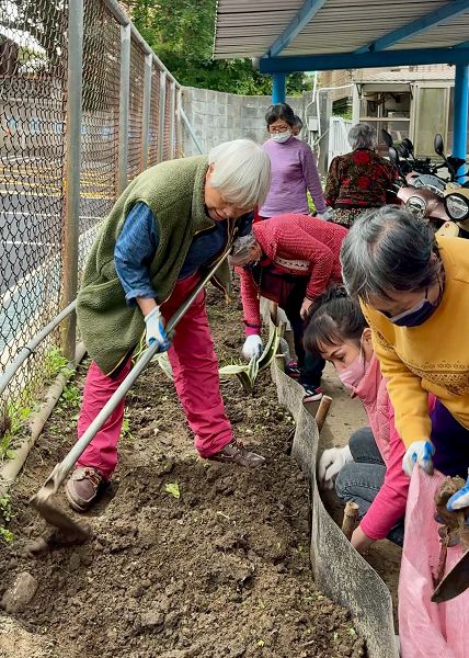 北榮桃園分院「長樂居開心農場」登場 綠意中種出健康與笑容