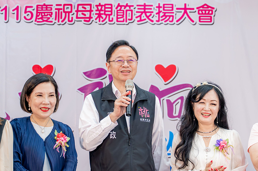 桃市婦女會母親節表揚 張善政感謝媽媽們辛勞