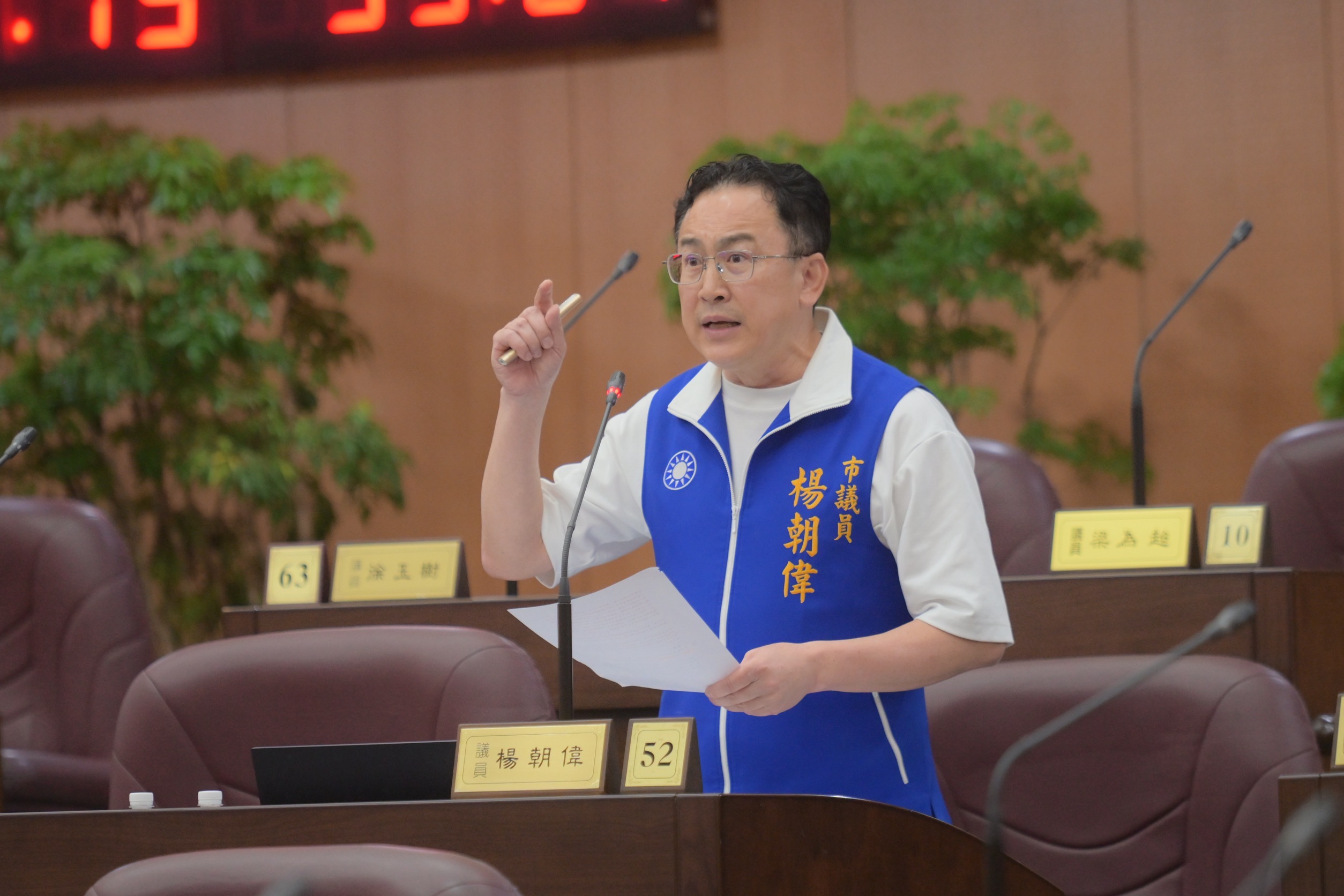 楊朝偉議會質詢：力挺張善政專業團隊 聚焦移工配套、三鶯接駁與長輩福利