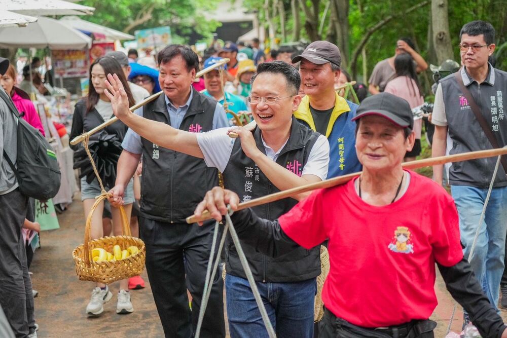 唯一石滬媽祖在桃園 蘇俊賓率眾人挑福擔