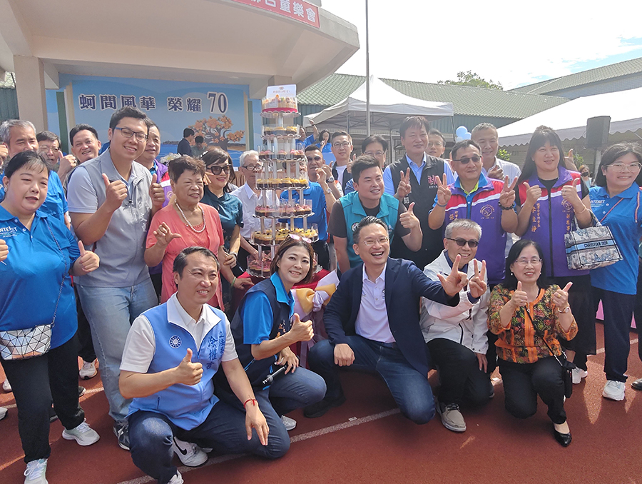 蚵間國小70週年校慶 蘇俊賓到場與學子互動