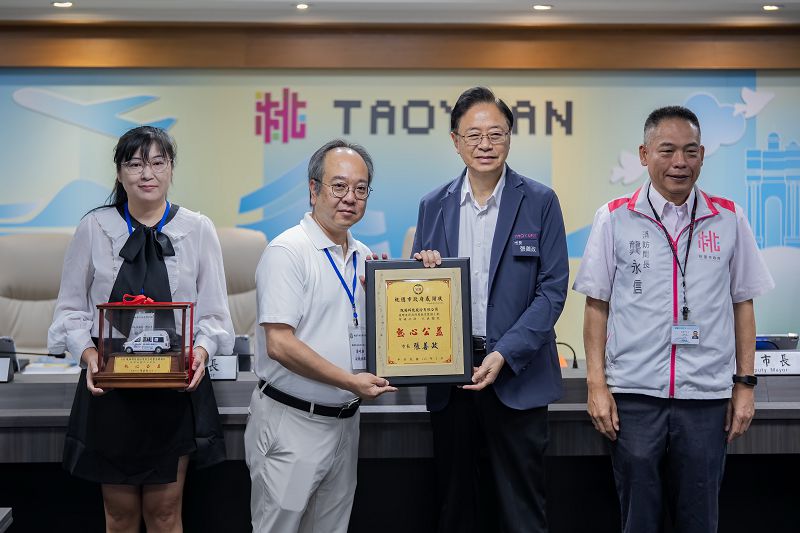 傲騰科技捐贈復康巴士及消防勤務裝備 張善政：感謝強化社福服務與救災量能